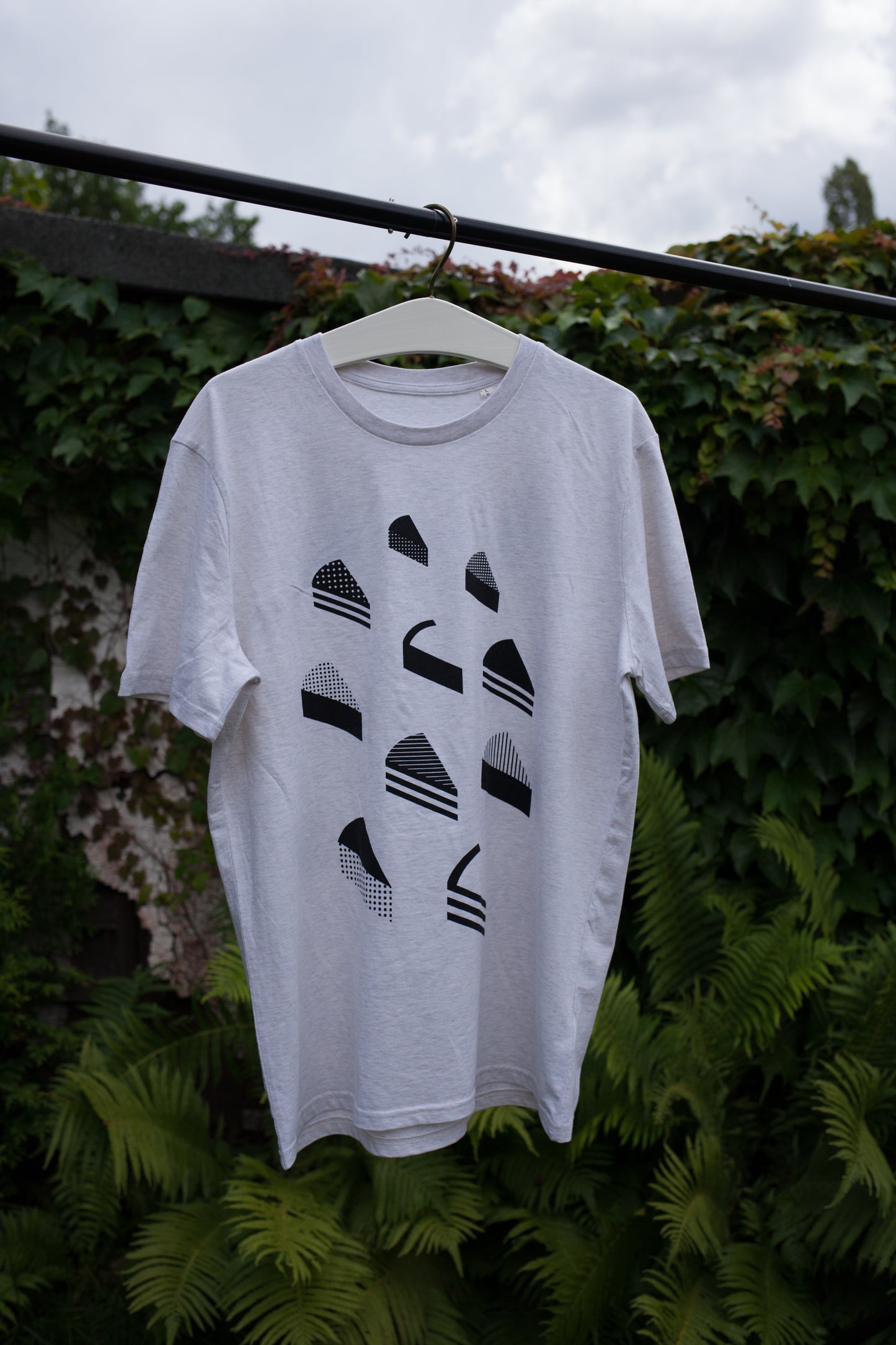 Kuchen Shirt gegen Rassismus / Print Schwarz